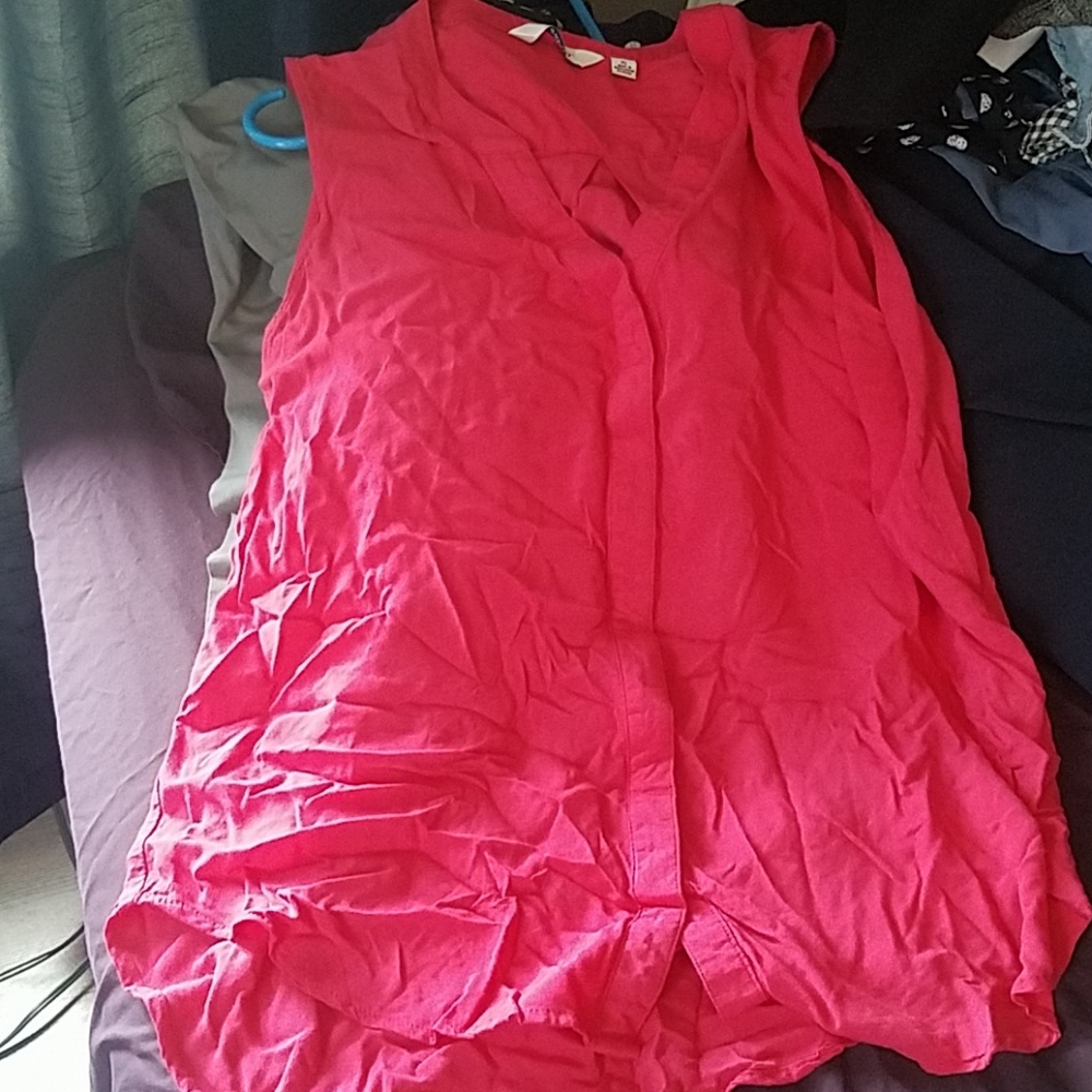 Sleeveless button up